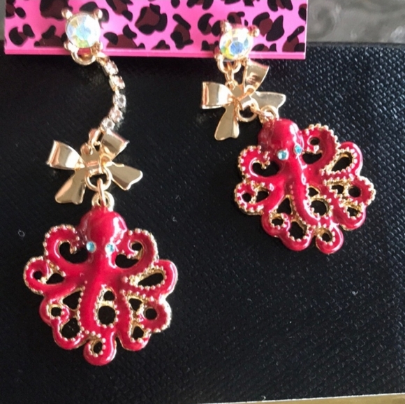 Betsey Johnson Asymmetrical Octopus Earrings - Picture 2 of 3